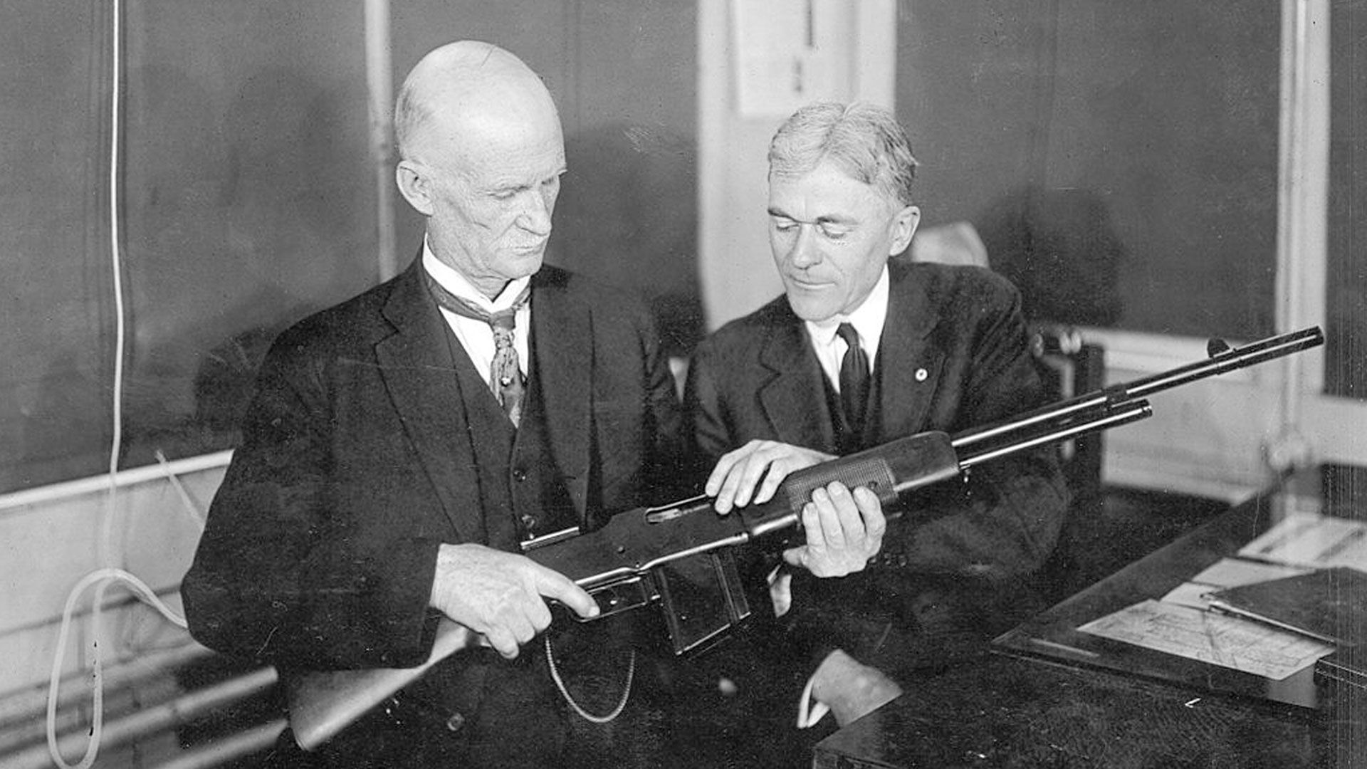 john-browning-with-his-rifle