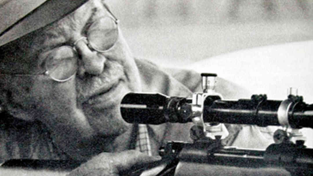 Whelen-with-rifle-and-scope
