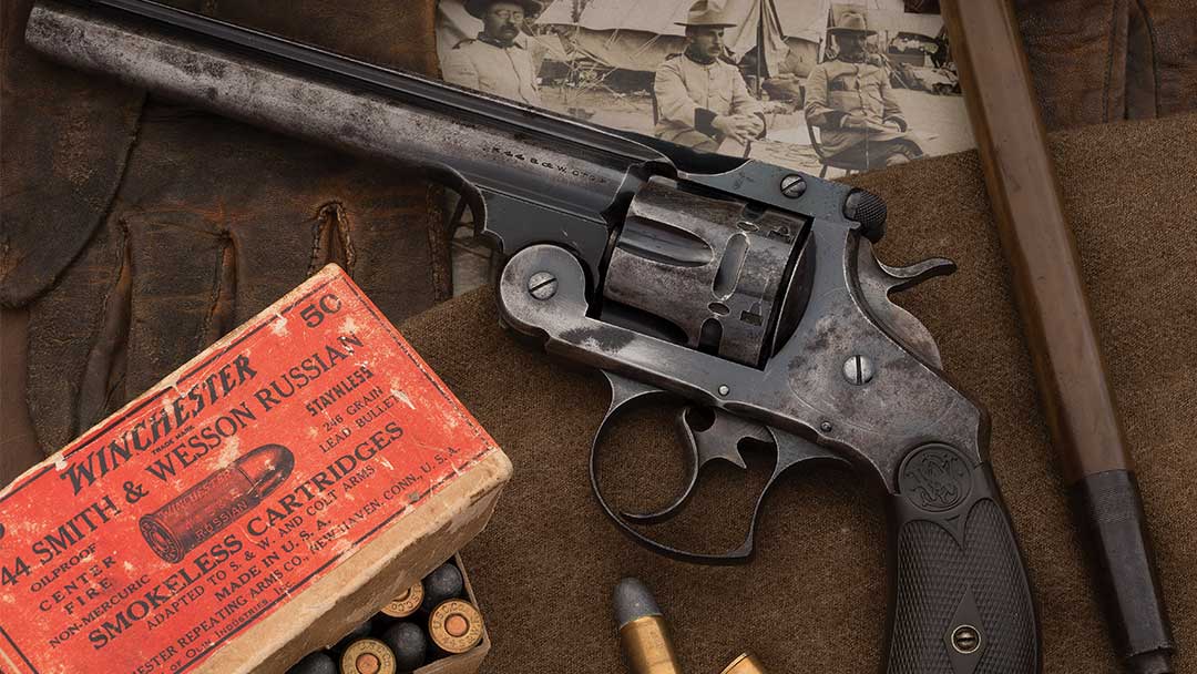 Theodore_Roosevelt-_Leonard_Wood-_and_Alexander_Brodie_in_1898-Leonard-Wood-revolver