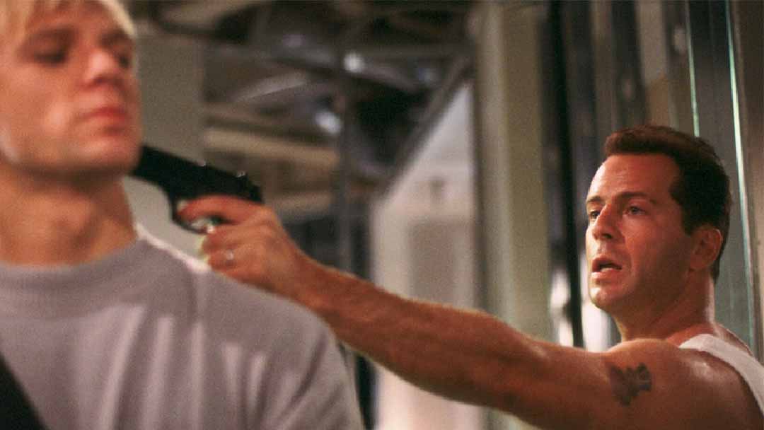 McClane-points-his-beretta