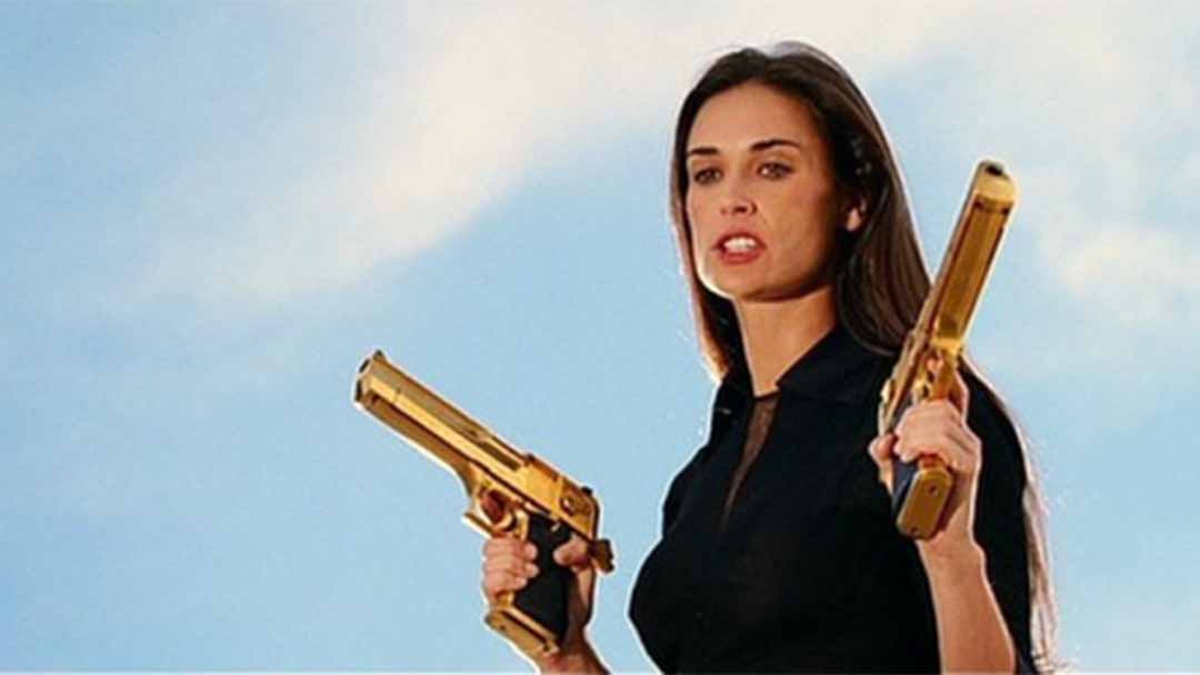 Demi-Moore-with-gold-Desert-Eagle