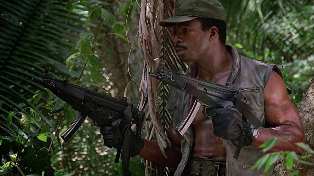 Carl-Weathers-with-MP5s