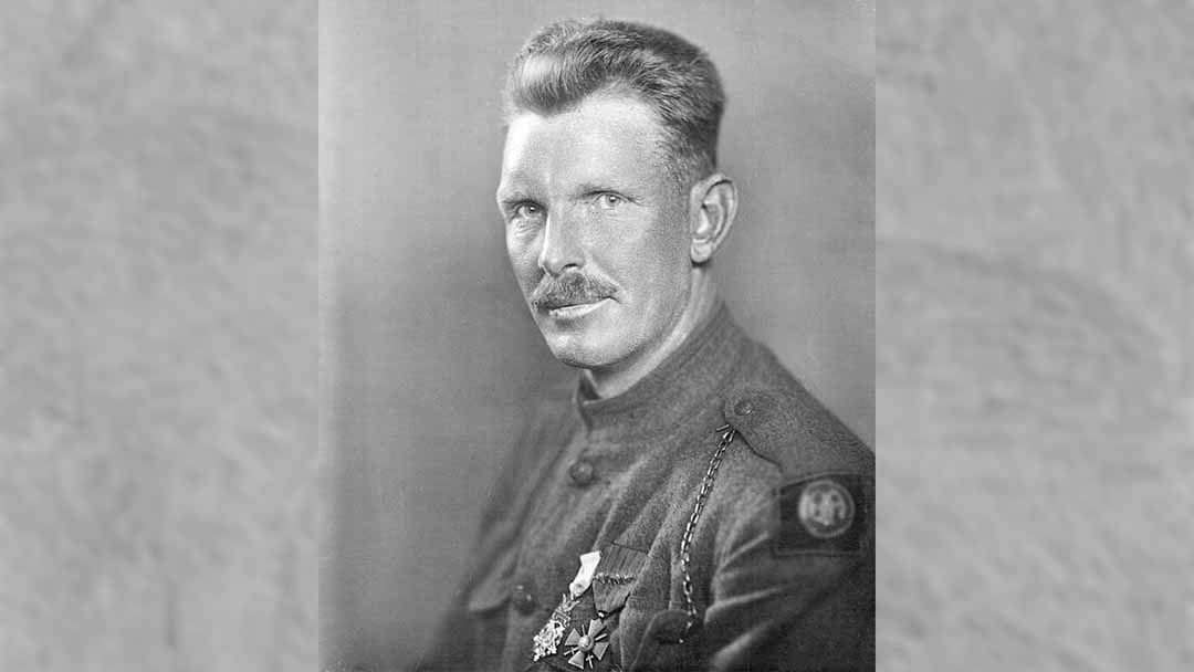 Alvin-York-with-medals