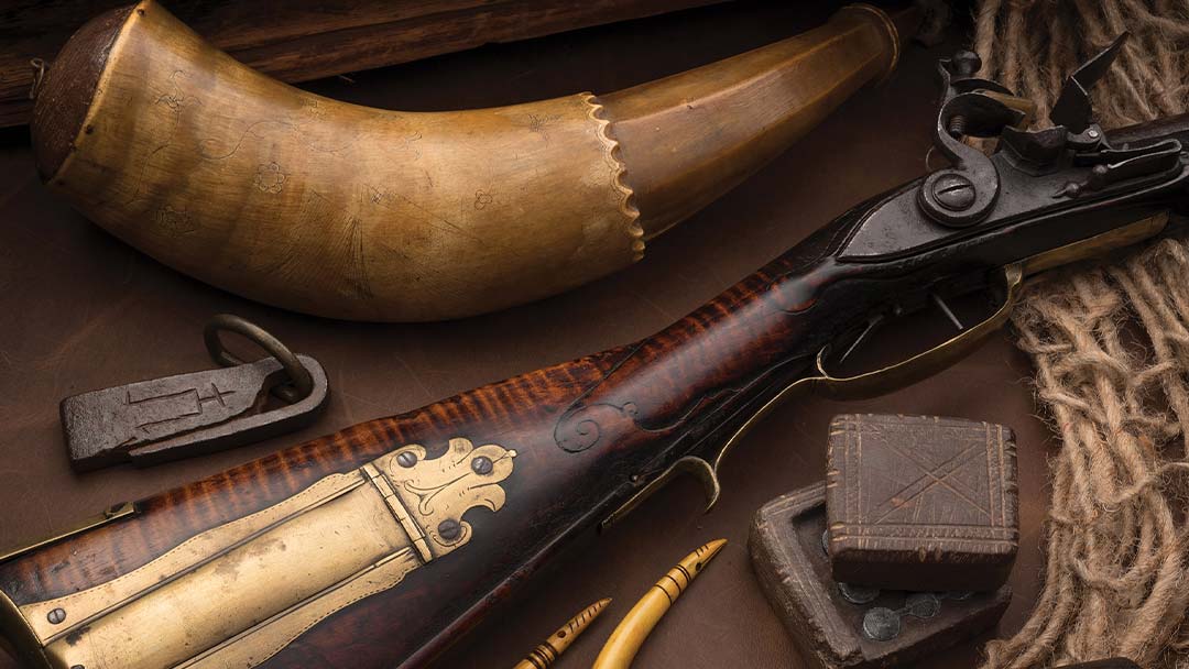 Kentucky-rifle-and-powder-horn