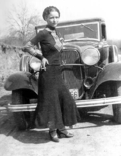 Bonnie Parker in front of the same car