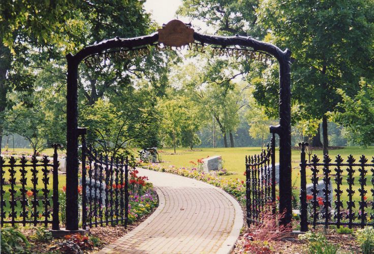 Military Cemeteries Gate at RIA