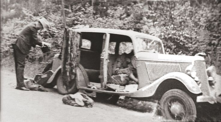 The aftermath of the ambush on Bonnie and Clyde